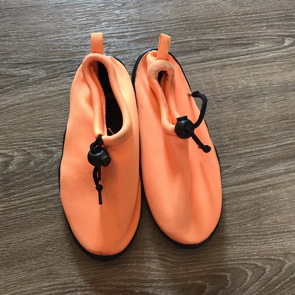 ***3 for $10*** Water shoes. used. Kids size 1 - Picture 1 of 4
